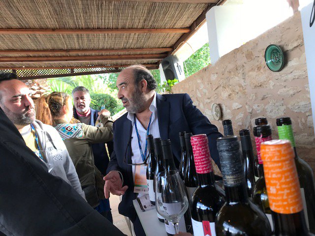 js_viticultor's tweet photo. ¡Qué bien lo pasamos ayer en el #BeDay2018 de nuestros distribuidor en Ibiza @Bedrinks! https://t.co/sF0LyJ3iQT