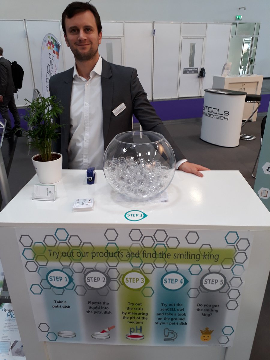 EikeKottkamp's tweet photo. #analytica 2018 

Try out and find the smiling King 
@innome https://t.co/epNvfiVRxU