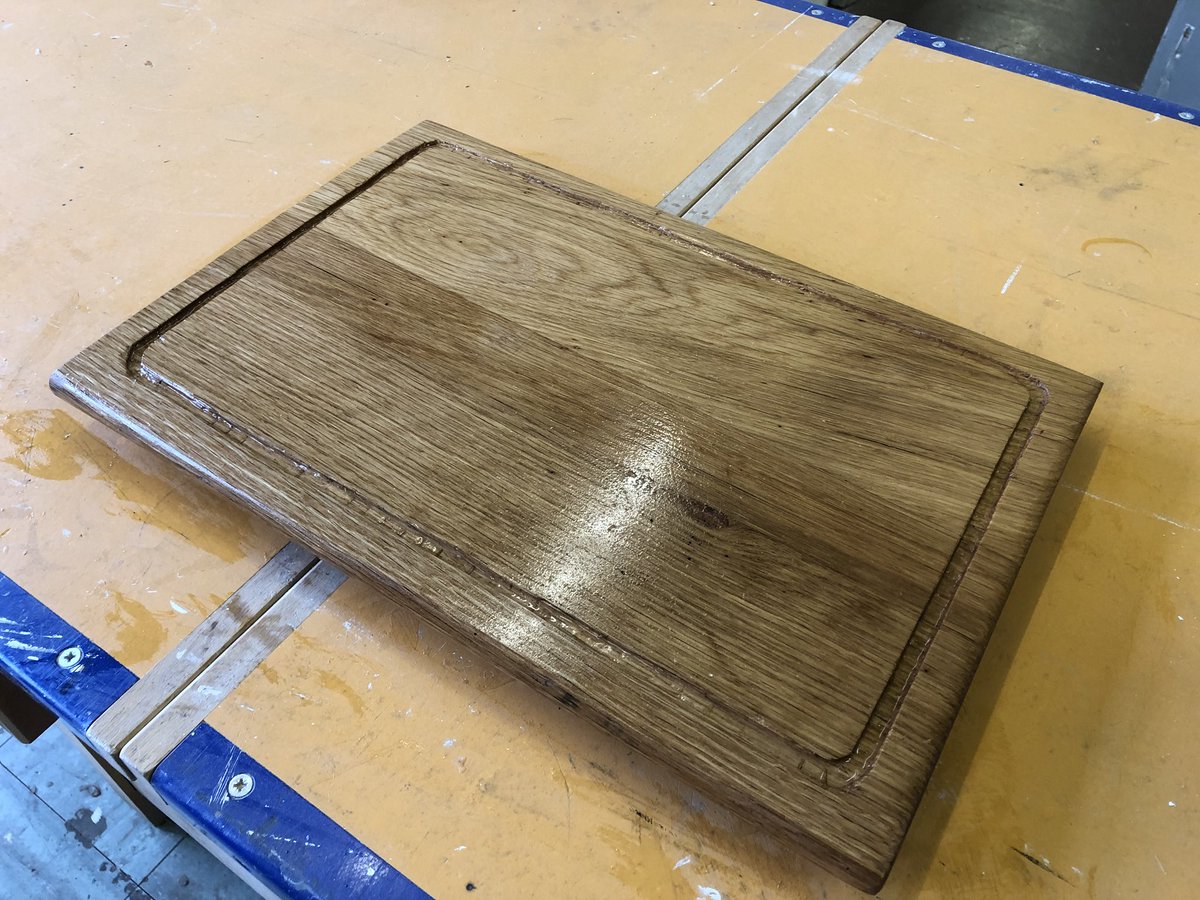 DT_Technician's tweet photo. Chopping board made from an old desk lid, quite pleased! #6rs #routering https://t.co/vWirXqvaI3