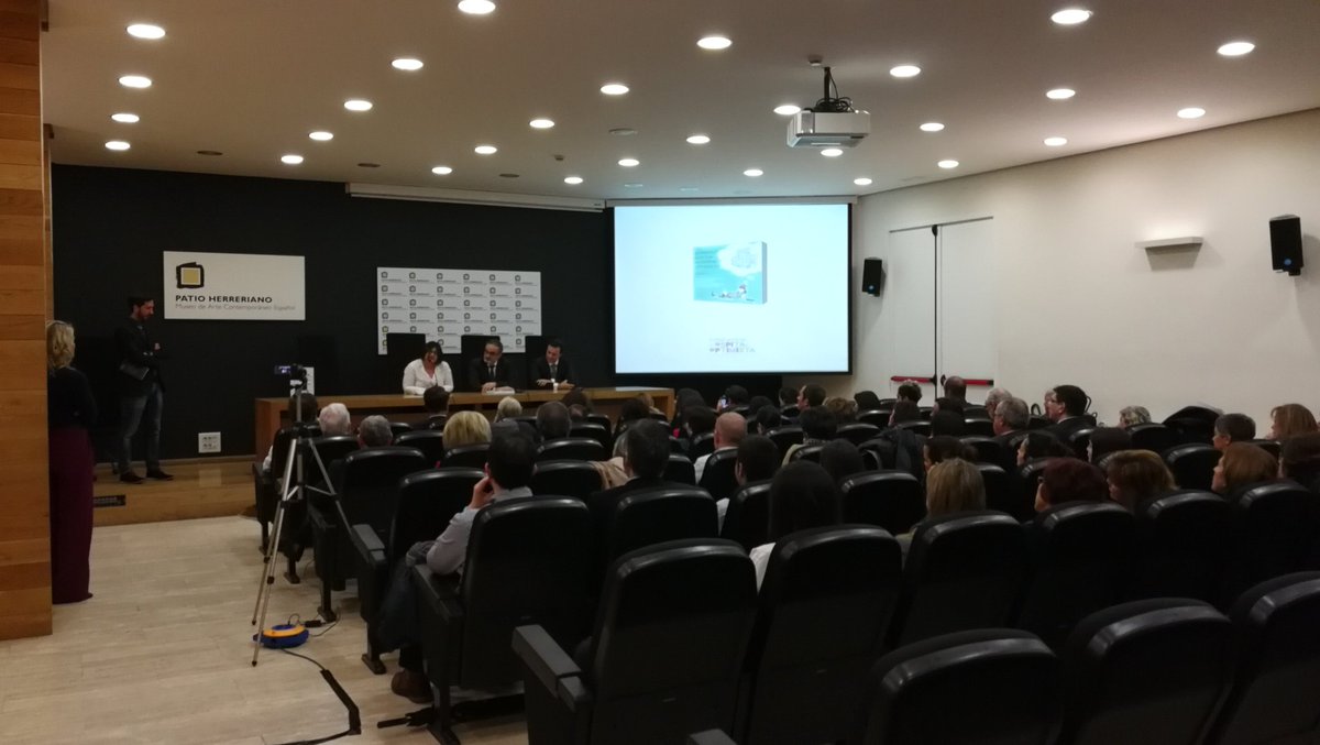 PrevencionOTP's tweet photo. @carsolpag "Nos comprometemos a conseguir un cambio real en las organizaciones" @FundHOptimista #premioshospitaloptimista2018 #yomepongolanarizverde #PatioHerreriano https://t.co/ngCA3Lv6ai