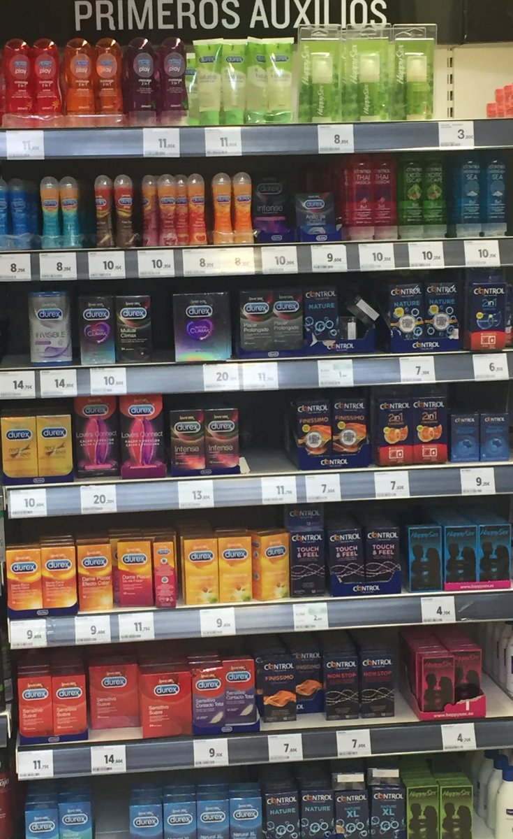 Lotealr's tweet photo. Que grandes son en @elcorteingles jajajaja , no puede faltar un caja en cualquier botiquin jajajajja https://t.co/jqDQs752qq