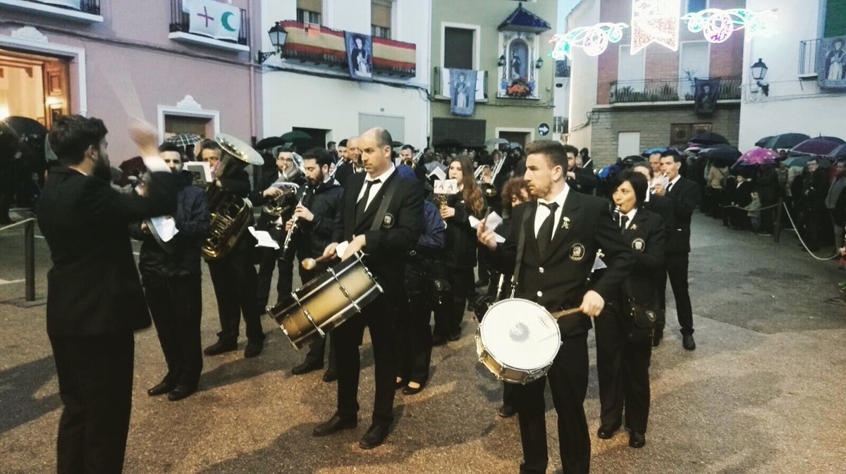 amlabanda's tweet photo. A Agullent, junt als nostres amics de la filà Aben-Baçols. 🎺🥁🎶🎷 #AMLaBanda https://t.co/DRyWNllpMS