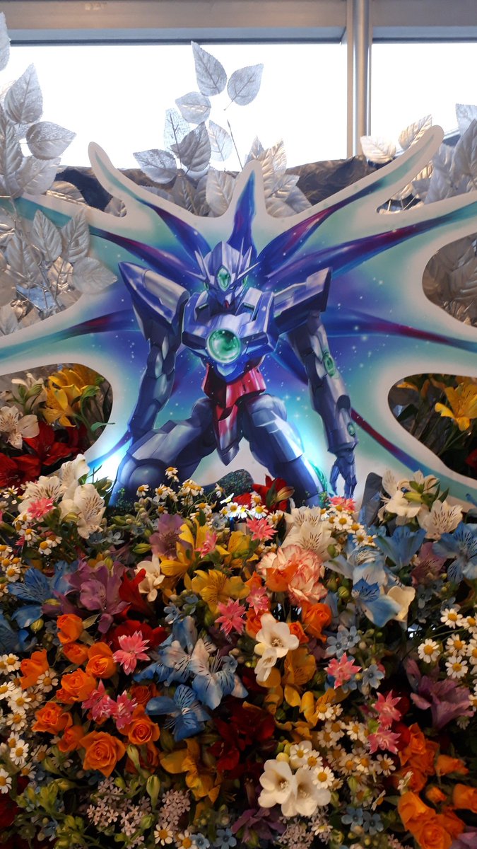 00フラスタ企画 4 14 速報 Festival0 ガンダム00フラスタ お花屋さんから写真を送って頂きましたので 一足先に公開させて頂きます 劇場版ラストのイメージのelsクアンタフラスタと Trust Youのedをイメージしたフラスタです 素晴らしく