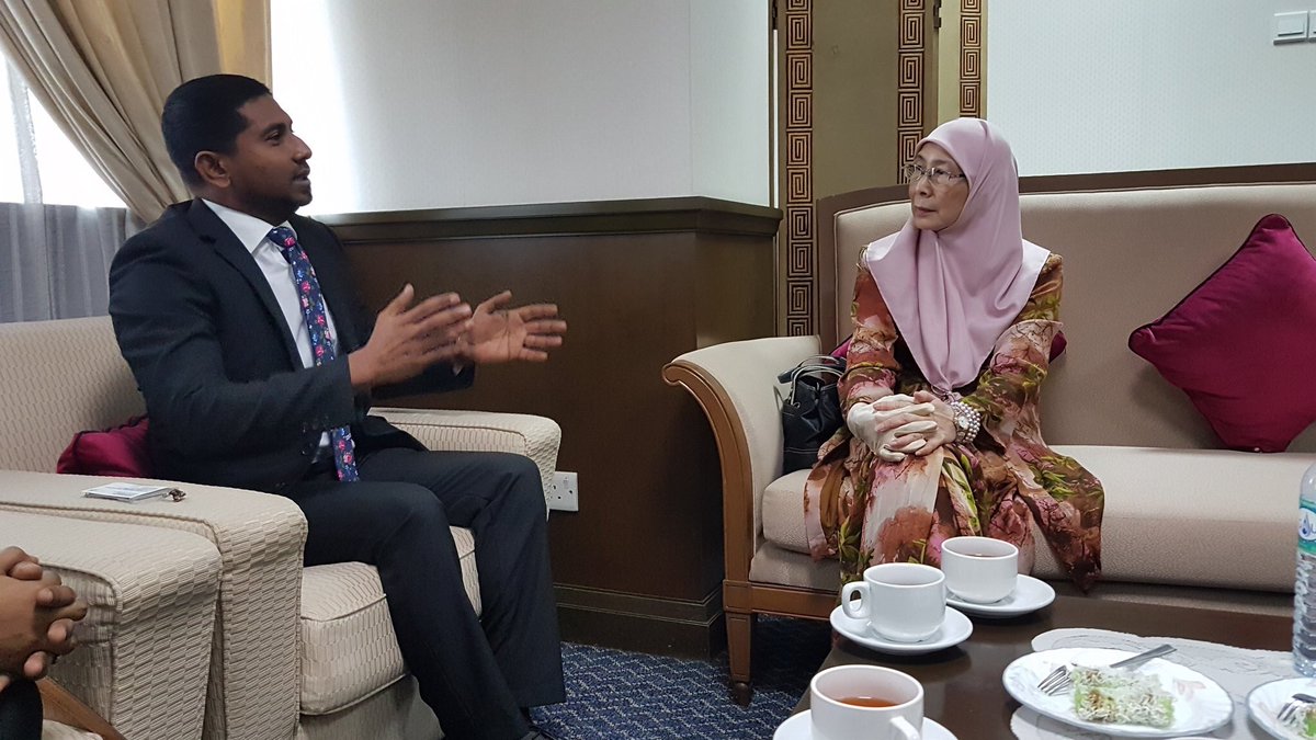 AhmedMahloof's tweet photo. Chair of Elections Commision of Maldives actively in ruling party’s campaign.Not surprised that Malaysia invited the Corrupt &amp; Pawn Commision as an https://t.co/uPMJatXaPK invitation from one Kleptocrat to the other @n_izzah @chedetofficial @drwanazizah @SyedSaddiq @anwaribrahim https://t.co/iQ9Hdm5Pn6