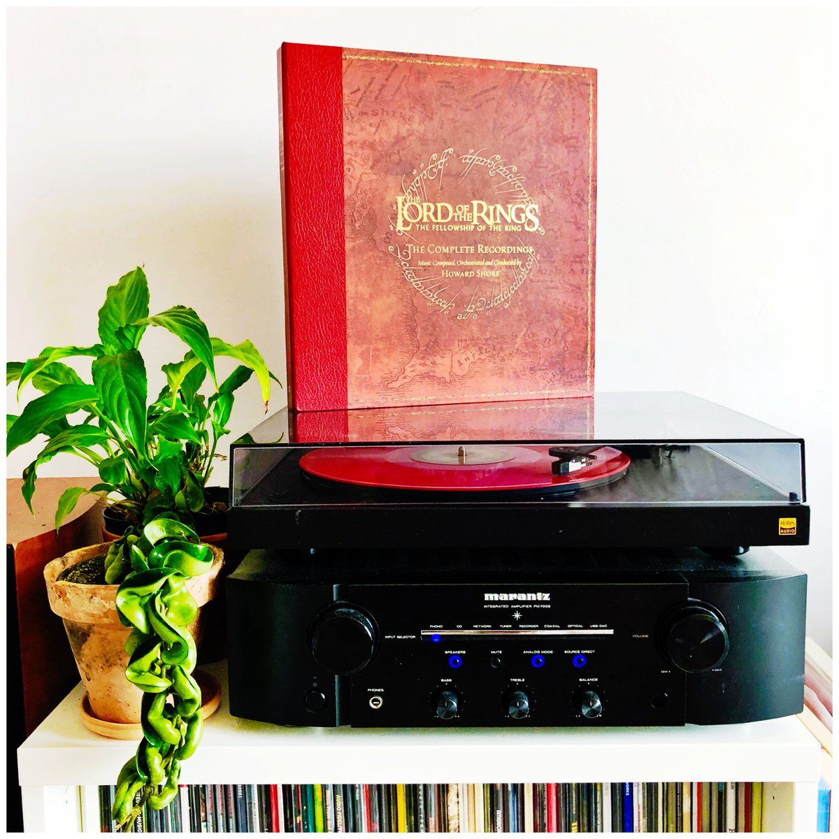 WinyloKINO's tweet photo. My precious has finally arrived! 

It’s definitely one of the most beautiful vinyl boxes I’ve ever seen that contains 5 LPs with one of the most amazing film scores of all time by @Hshoremusic. 

Highly recommended ⚡️

⚡️❤️⚡️ https://t.co/nwCNob6N6V