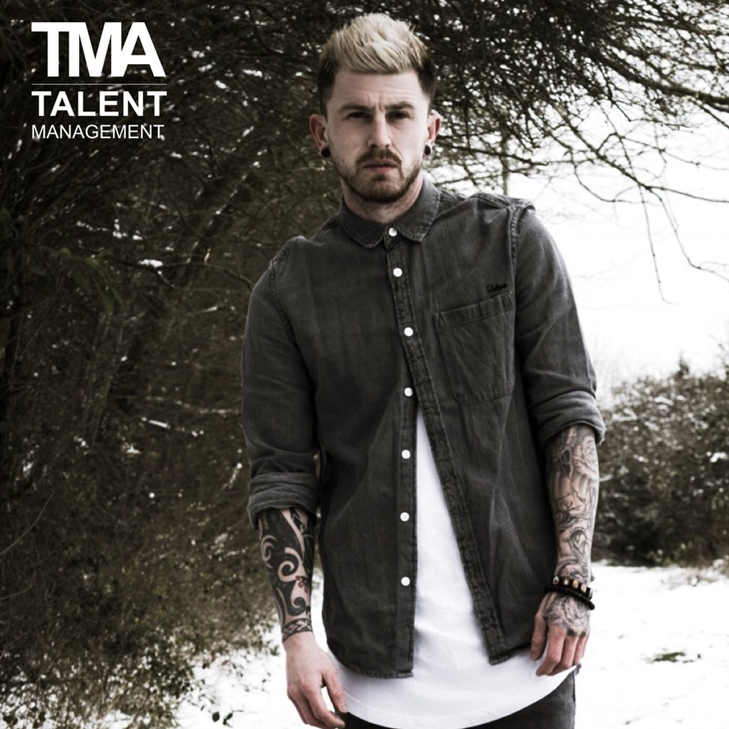 Buzz_talent_'s tweet photo. Welcome our new welsh signing Dilwyn Jones. He is multi talented, gifted in front and behind the lens of a camera..he also loves a little shuffle. Dilwyn has been seen in the NME magazine
#malemodel #photographer #welsh #influencer #guywithtats #tattoos #tmafamily https://t.co/kt4RNhzAze