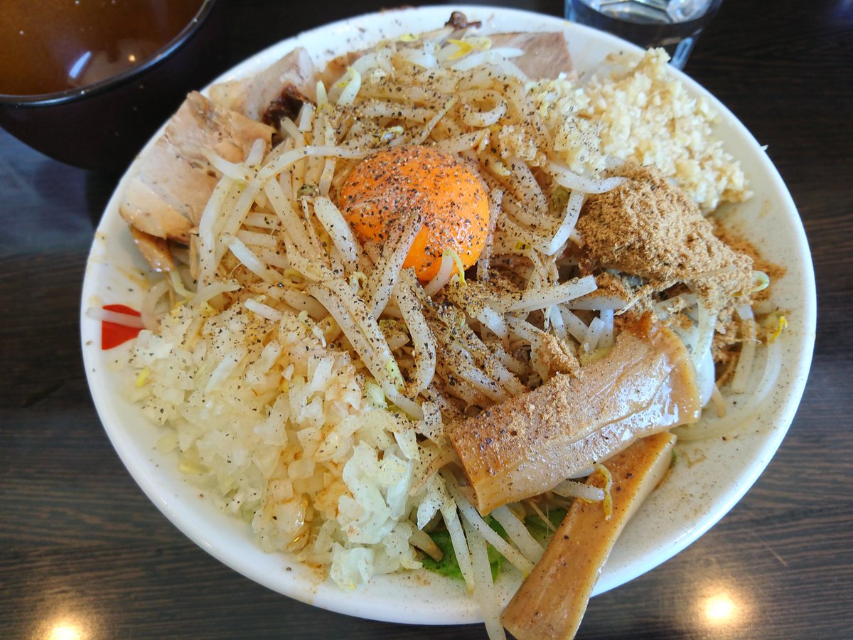 ニシカミの殴 On Twitter まぜそば大盛 麺屋一心 佐野 の本拠地で G系まぜそばとか 素敵過ぎる 遠いので中々来れなかったけど やっとこれました ボリューム満点で大変美味しく頂きました 麺屋一心 佐野 ラーメン G系 まぜそば 佐野に行って 佐野