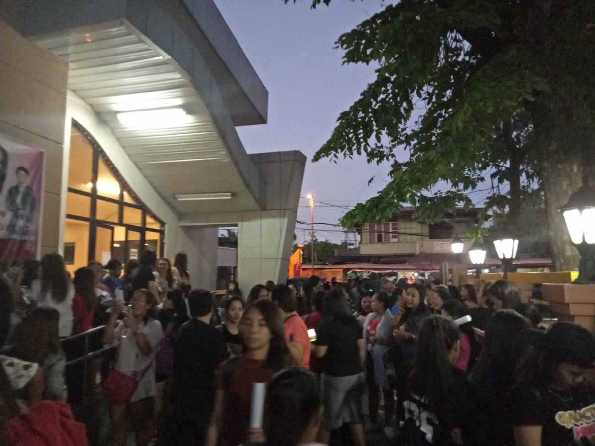 MayWardOfficial's tweet photo. Fans are excited here at The Imus City Sports Complex!! @StarMusicPH

#MAYMAYDreamTourCavite 

MayWard
@maymayentrata07 @Barber_Edward_ https://t.co/ACEPPh9w54