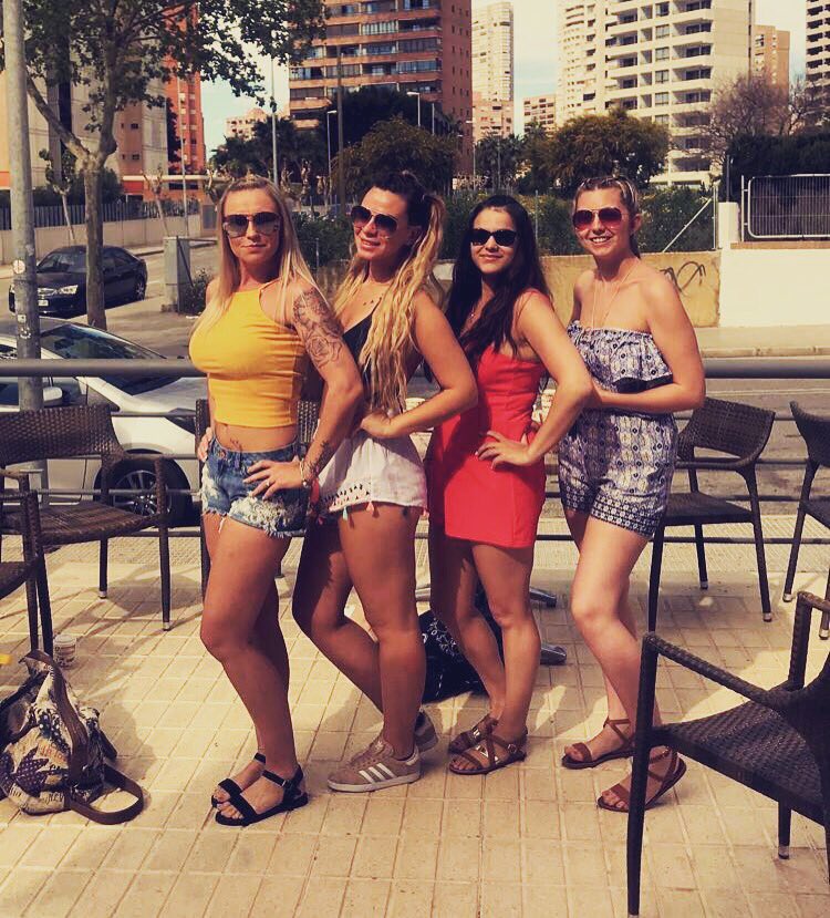Terri_Claughan's tweet photo. Bennerz with my hunz ❤️ #hendo https://t.co/HloPeYwRK5