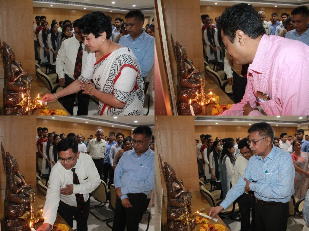 TITGROUP2's tweet photo. Dept of EX, Technocrats Group of Institutions have organized a National Level Comp “Project Mania” April 2018. Chief Guest Dr. Akhilesh Kumar Pandey,Chairman of Private University Regulatory Commission, inaugurated by lighting the lamp. Dr. N.K. Choubey Principal Scientist, MPCST https://t.co/k9HsNCVXEB