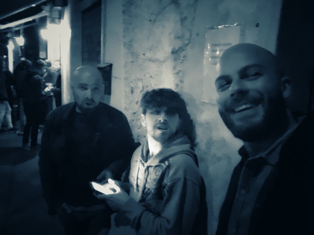 The_Smade's tweet photo. 📖I ragazzi della via Pàl 📌

p.s. Un abbraccio grande da Timmy Scucchia 🔦
.
.
.
.
#indieitalia #thesmade #indie #indiemusic #piazzasempione #roma #indieitaliano #book #strada #romanzo #walls #ragazzidellaviapal #budapest #ferencmolnár #scucchia #marciapiede #piazzasempioneroma https://t.co/Ahqu2ND9Ud