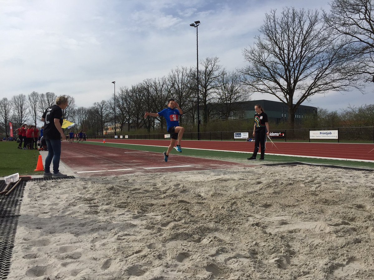 RvECactueel's tweet photo. De regionale finale van @OlympicMoves is in volle gang. Op ons sportpark strijden 2.000 leerlingen uit Noordoost-Nederland om een plek in The School Final. Spannend! https://t.co/q02FXwpJQc