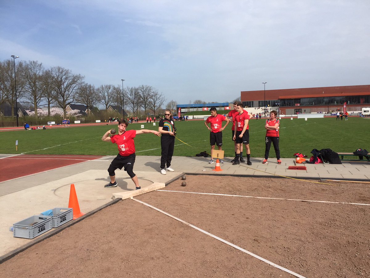 RvECactueel's tweet photo. De regionale finale van @OlympicMoves is in volle gang. Op ons sportpark strijden 2.000 leerlingen uit Noordoost-Nederland om een plek in The School Final. Spannend! https://t.co/q02FXwpJQc