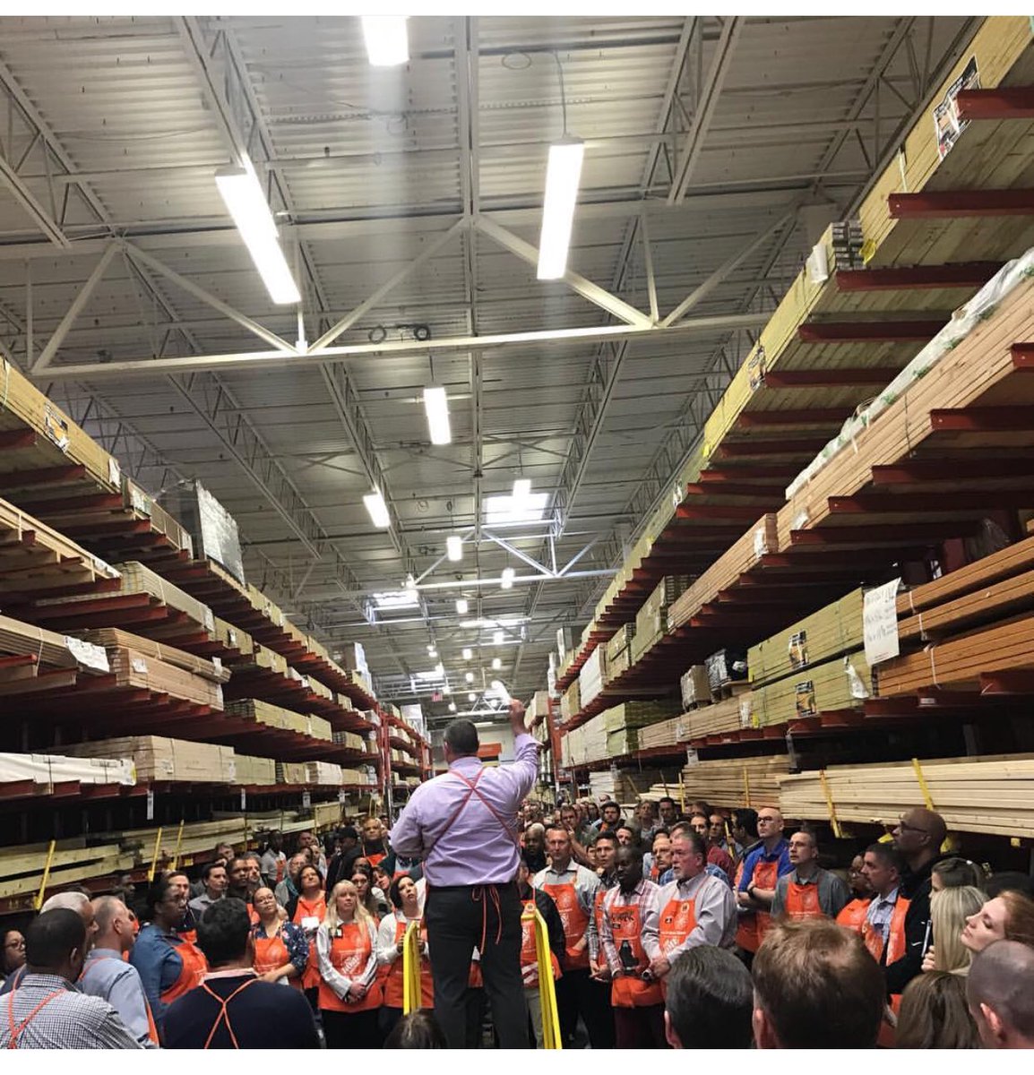BrittTheGreat_'s tweet photo. What a great moment to capture 🧡 (not my photo but that’s my store manager!) 😆 #OrangePassion #LivingTheValues #RVPWalk @2506BelairTHD https://t.co/b7YSE92hkz