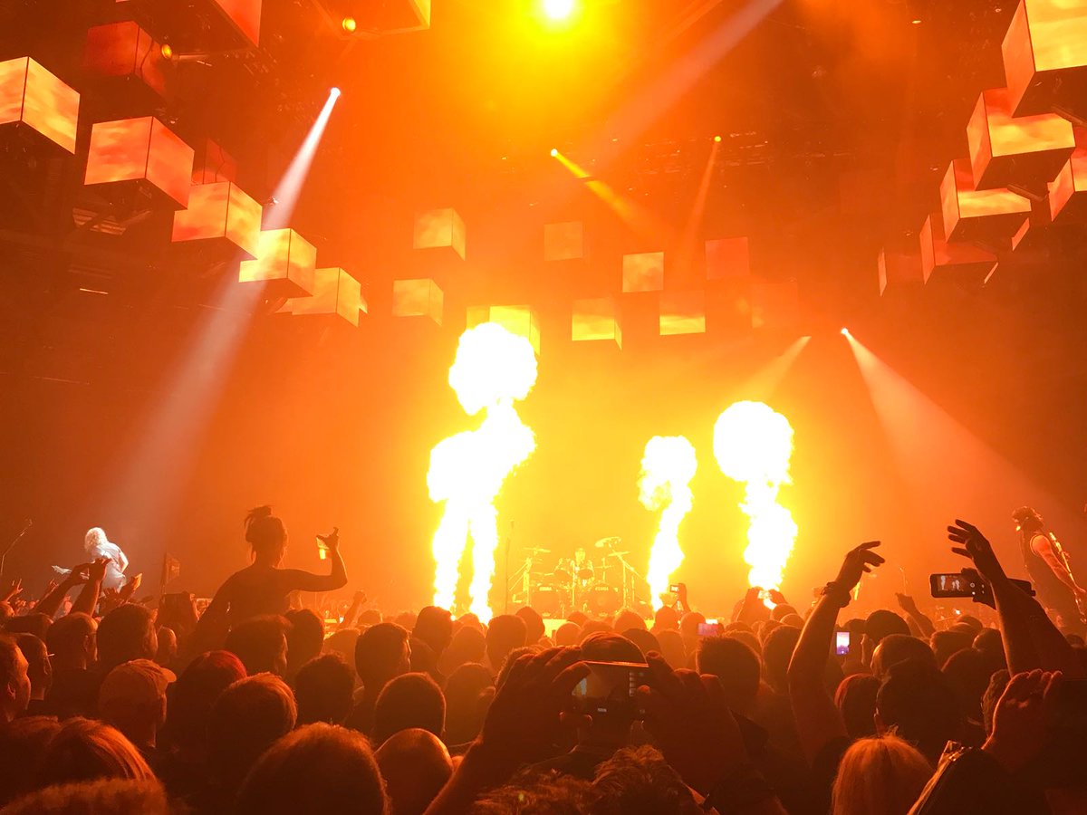 ScanNeuroradBE's tweet photo. Our lab enjoying some brain rewarding practices @Metallica concert  in Geneva! #MetInGeneva #Metallica https://t.co/A1FFHmUgGl