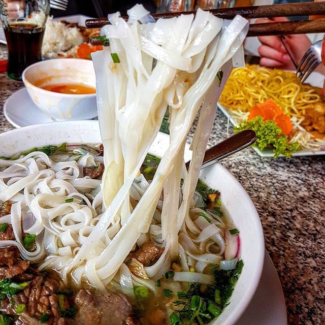 ornyfoodstyl's tweet photo. Tak tohle mám rád😂😂😂
#foodporn #jidlo #beef #soup #food #hovezi #polevka #foodie #foodstagram #pho #topfoods #instafood #sapa #vietnam #vietnamfood #lunch #bylinky #phobac #dnesjem #obed #prague #foodgasm #nudle #mnam #yummy #jidlojelaska #praha #… https://t.co/FBj364cRfI https://t.co/yVUYKKxIFV