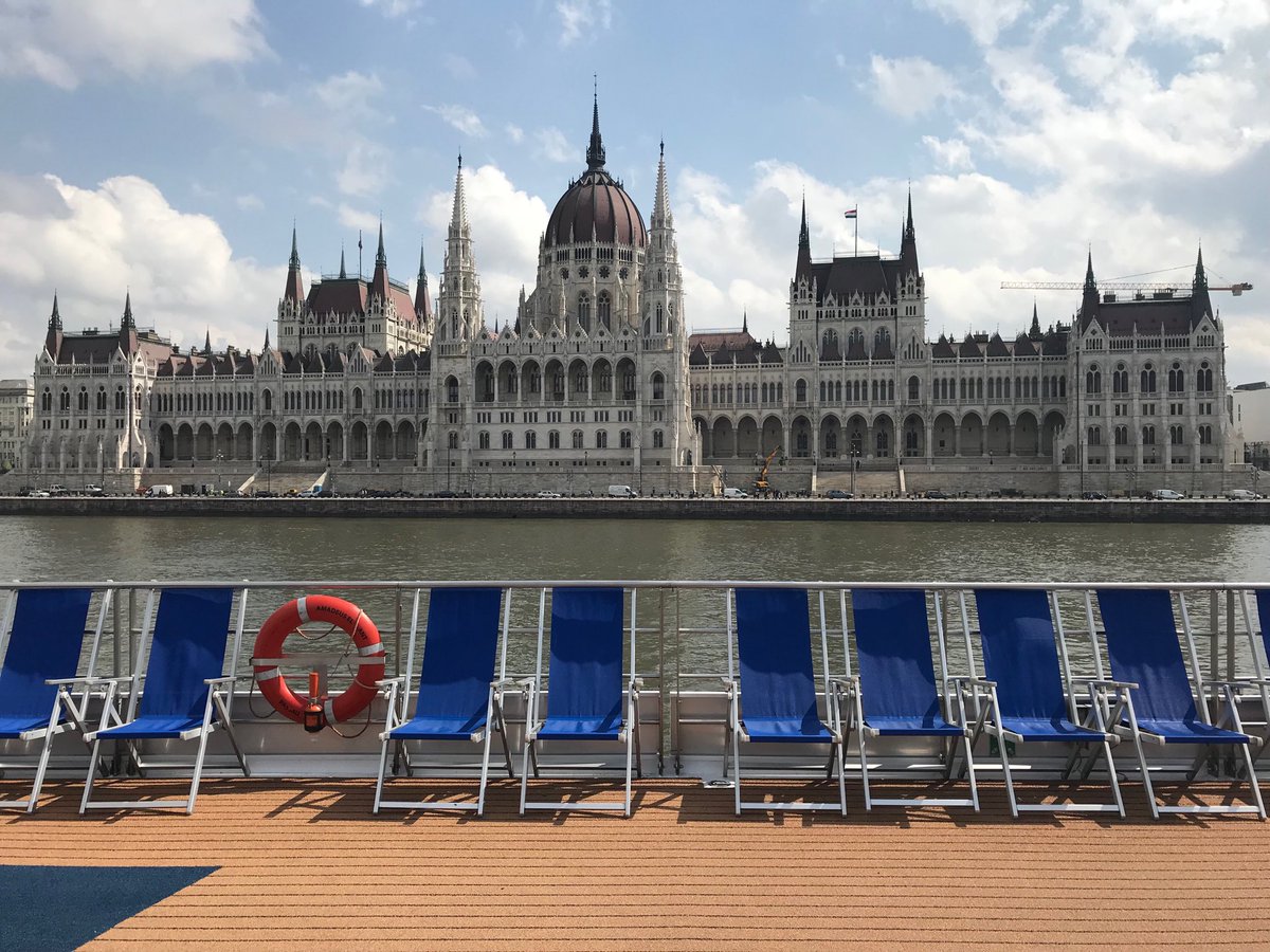 wareontour tweet picture