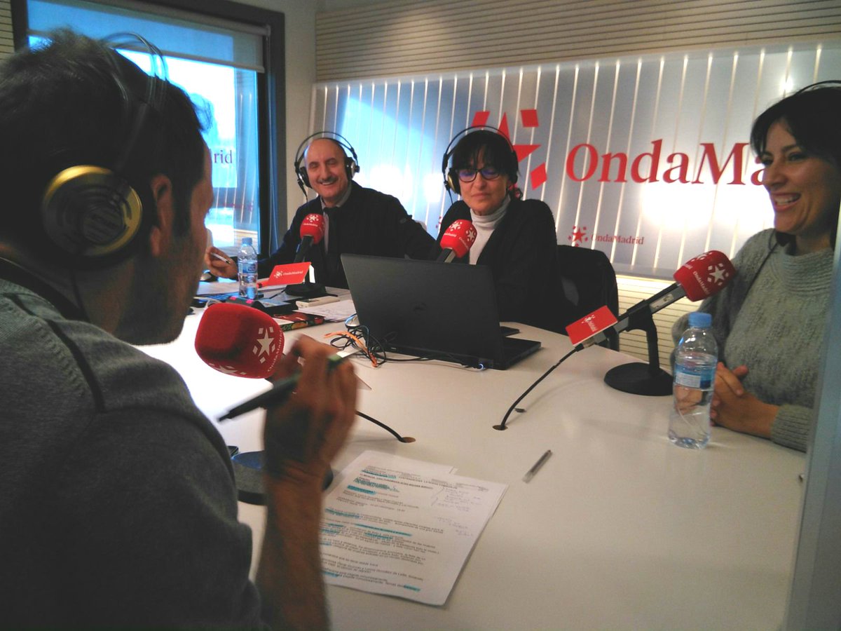 Ana y Lila <a href="/FunamViolistas/">Funamviolistas</a> nos hablan de #Contraescena <a href="/TeatrosLuchana/">Teatros Luchana</a>  Con <a href="/sergiomrh/">sergio martin-romo</a> <a href="/Begonatormo/">Begoña Tormo</a> <a href="/AlipioGutierrez/">Alipio Gutiérrez</a>