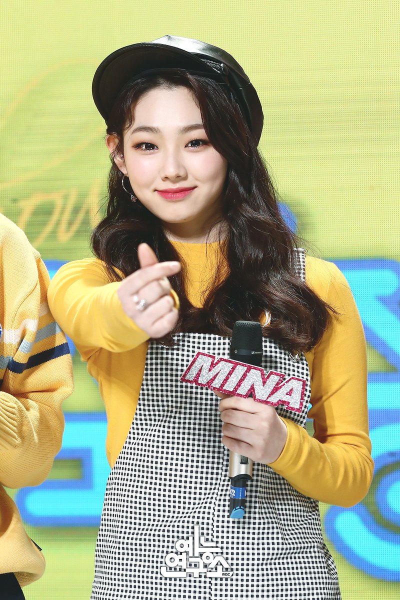 MBC_entertain's tweet photo. 하필 토요일에 내리는 비 때문에 속상하다면 ☔️
나들이 대신 음중의 상크미 옹크미와 함께 해요! 🐿🍉🍊
#쇼음악중심 내일 (토) 3시 35분 📺
📷☞ https://t.co/wwDWpYNT0C
170407 #음중 #옹성우 #미나 #마크 #옹크미 @WannaOne_twt @gu9udan @NCTsmtown https://t.co/pASwWOQs4V