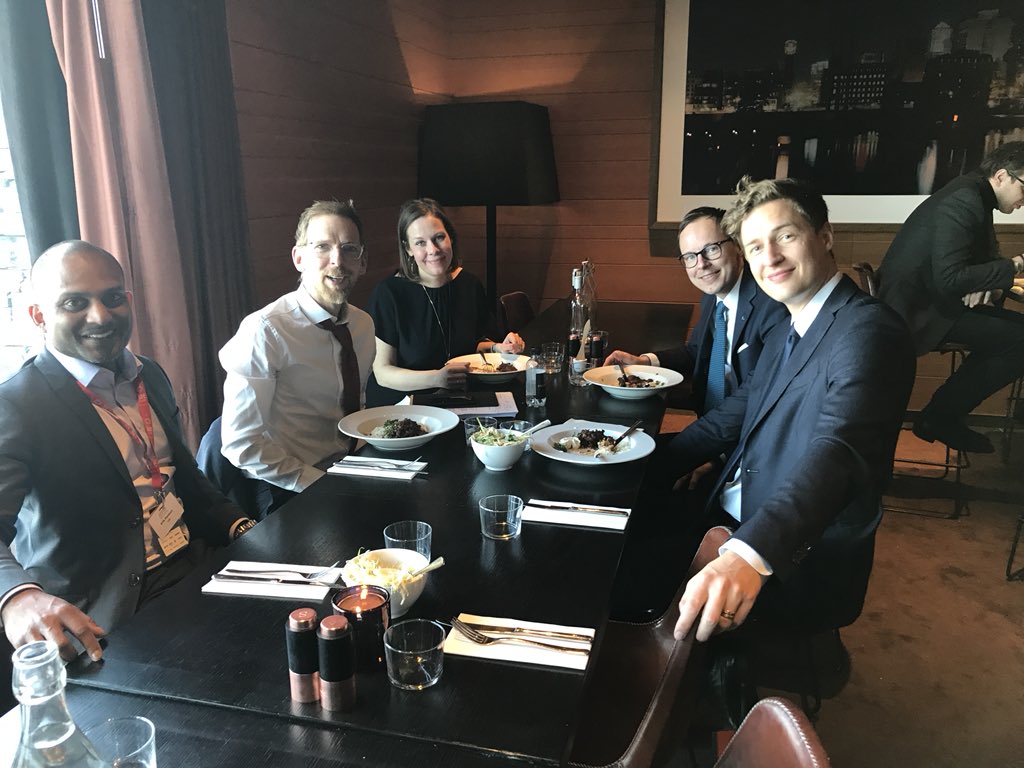 AnnaEkelund1's tweet photo. Vad har alliansen o ABB på gång? Automatiserade politiker? #arebiz https://t.co/KsON41iCNW