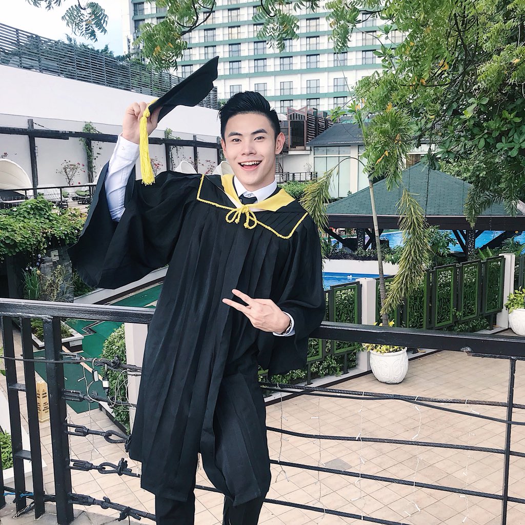 The tassel was worth the hassle. 👨🏻‍🎓🎓🌸 #Batch2018