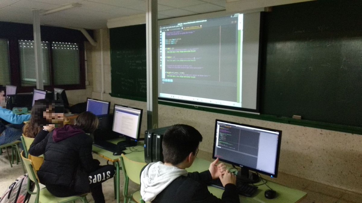 crfptic's tweet photo. Programando en #Python con #Ninjaide en el IES Xelmirez II de Santiago de Compostela
#digitaliza_accion1718 https://t.co/L5BTKodNBw