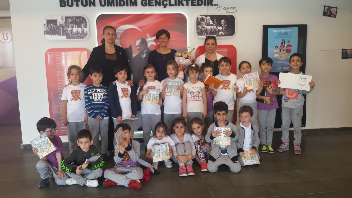 gonulgul11's tweet photo. Yazar Selen Somer öğrencilerimize kitabını okudu ve imzaladı. Teşekkürler.. https://t.co/dT3DySgGm5