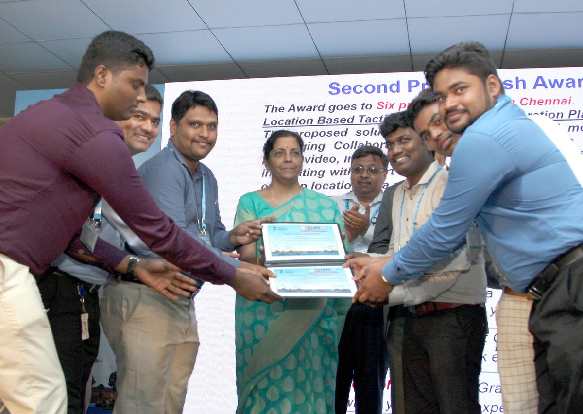 mantralayatimes's tweet image. Raksha Mantri nsitharaman gives away 2nd Prize jointly to six professionals from Chennai for the National Level Open Challenge Competition #SolutiontoProblem: DefExpo 2018”, during #DefenceExpo2018, at Thiruvidanthai, Kancheepuram district near Chennai