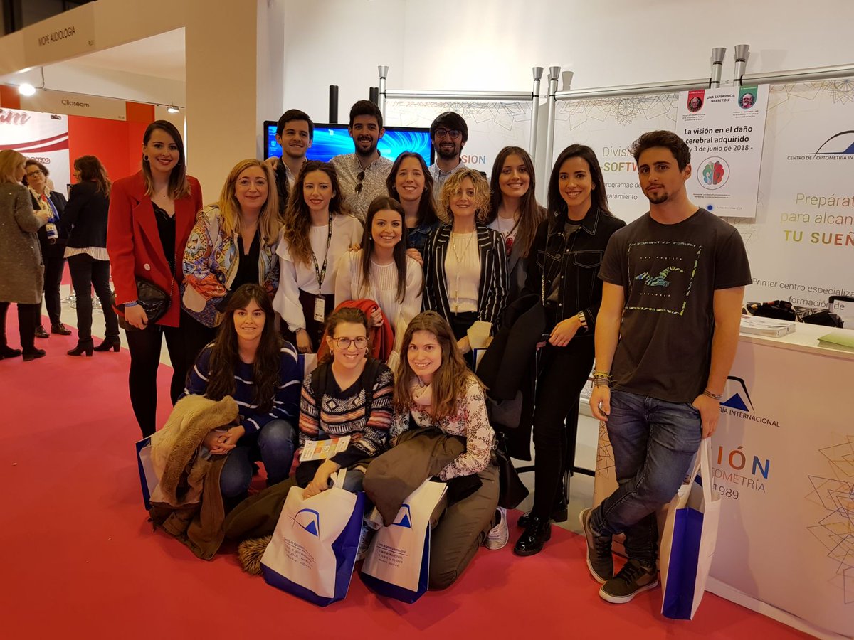 COI_Optometria's tweet photo. Hoy en el #Optom con la visita de los alumnos del #MasterCOI 2017-2018 https://t.co/pIZEAFVkeE