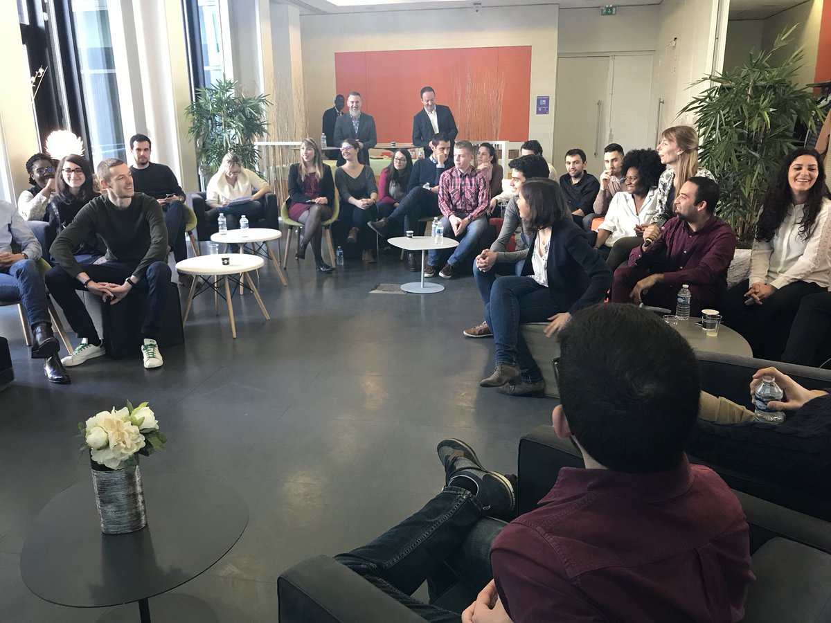 Echange inspirant avec les jeunes talents de #LaPetiteFabrique sur les  compétences de demain #FutureOfWork, l'importance des #softskills, de  l'#égalitéHF... Fière des #millenials d'@Orange_France résolument  tournés vers le partage et la RSE