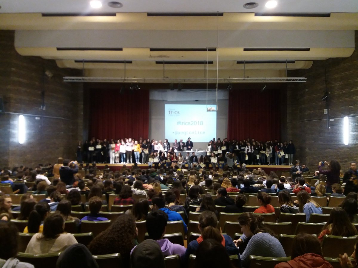 e_puigcerver's tweet photo. Ahir Maria Reig Tomàs, de 2n de BATX, va assistir al XII Fòrum TRICS on va exposar el procés d'elaboració del seu TDR sobre màrqueting sensorial davant d'alumnes de la demarcació de Tarragona. Enhorabona! #treballderecerca #batxillerat #marqueting #forumtrics https://t.co/ecGbFJFLDe