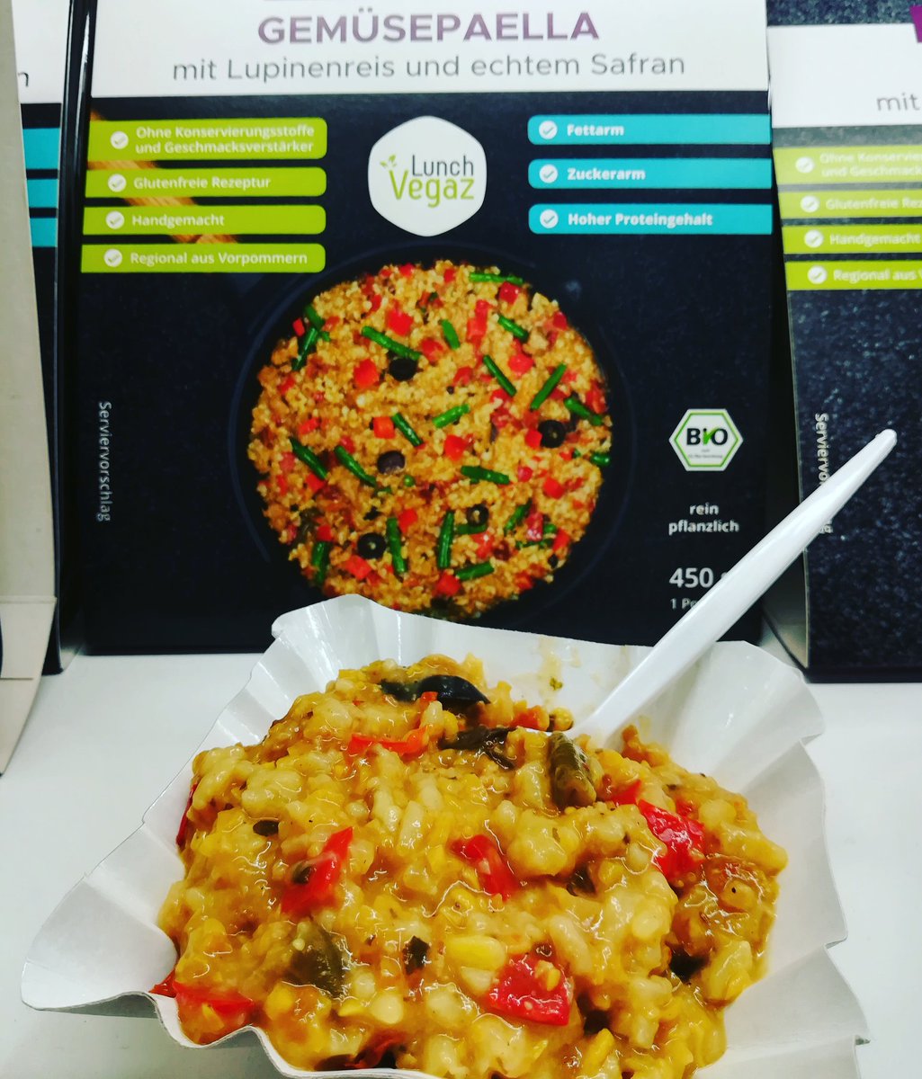 LunchVegaz's tweet photo. #Fibo Tag 2. Es war und ist mega mit euch. Kommt gern vorbei. Halle 4.2 Stand E78d 🤗
Außerdem wartet natürlich Fitness-Gericht número dos auf euch:
Saludos desde España: la Paella de Verdura🇪🇸🥘
#vegan #organic #handmade #tasty #healthy #veganfood #fitness #food  #protein https://t.co/PFQM73mVTz