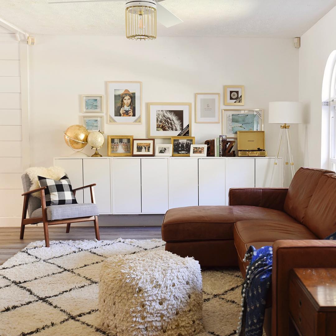 HunterFanCo's tweet photo. The Ronan with the gold cage is the perfect accent to the gold accesories in this liviing room!  @shannonzarzeski 💕 https://t.co/ue6vVFeH6C https://t.co/x30dPHF2eP
