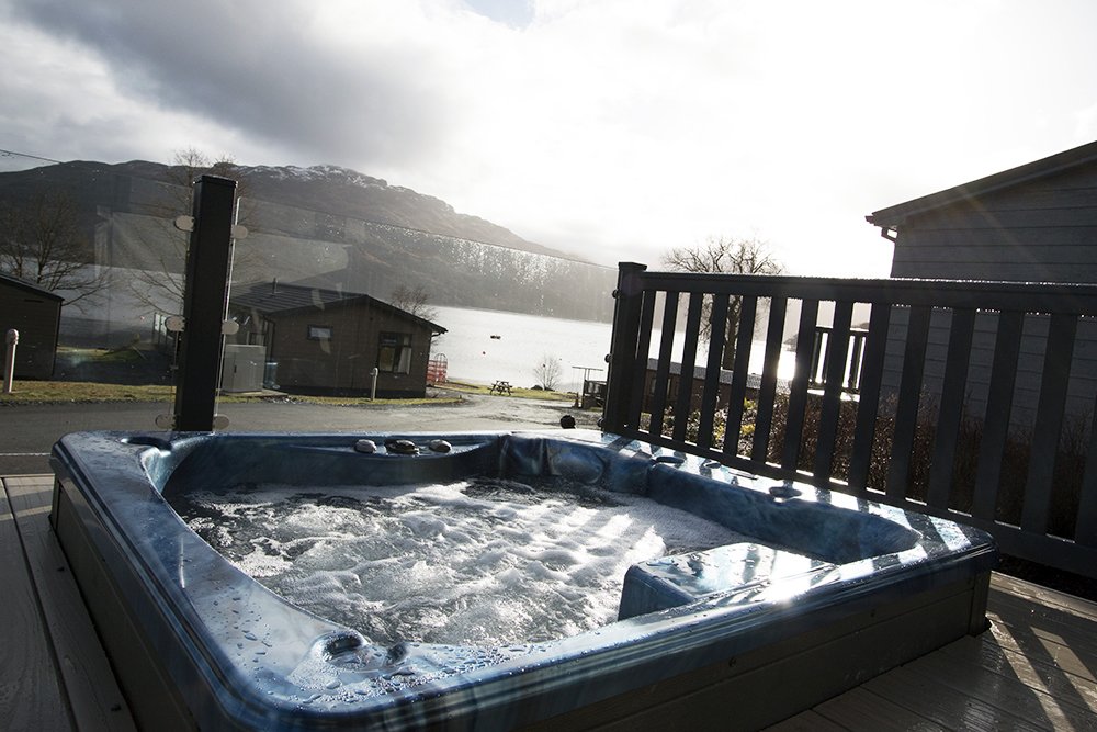ArgyllHolidays's tweet photo. ✨LOMOND RETREAT HOT TUB GIVEAWAY✨

We're giving away a short break in our BRAND NEW Lomond Retreat Lodge by Loch Lomond, plus robes, slippers and a bottle of Bubbly on arrival🍾💕

Simply RT &amp; FOLLOW to go into the draw👌 (You can also enter on Facebook)

#LoveIsInArgyll https://t.co/p21Z1ezlnm