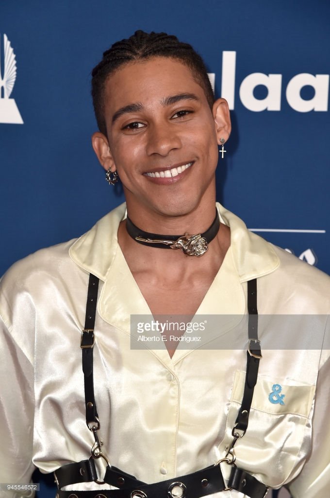 KeiynanLBR's tweet photo. 📷 | Keiynan atendeu ao 29th Annual GLAAD Media Awards na noite de ontem em Beverly Hills na Califórnia, confira imagens no tapete vermelho. (1/2) #GLAADAwards (via #GettyImages) https://t.co/orI4SB6kjt