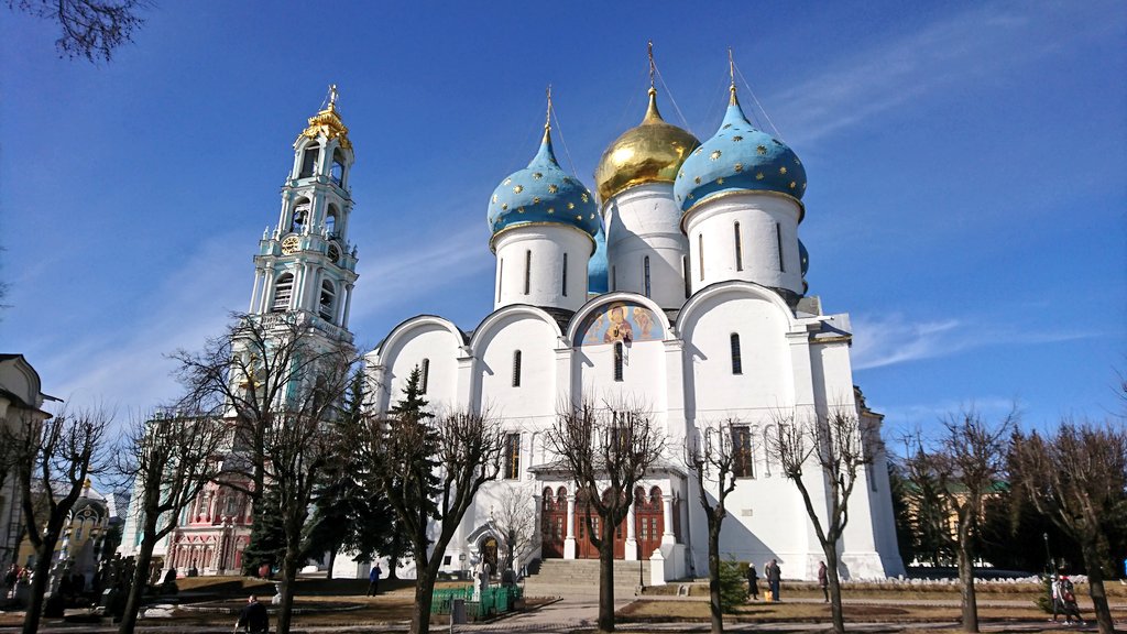 Trains2Aberdeen's tweet photo. Before my next connection to St. Petersburg, I will spend 5 days in Moscow and the nearby #GoldenRing for sightseeing. Here is #SergievPosad, around 1.5hrs jourmey by suburban train.  The town is famous for the Trinity Lavra of St. Sergiev. https://t.co/YOoCYJe50u