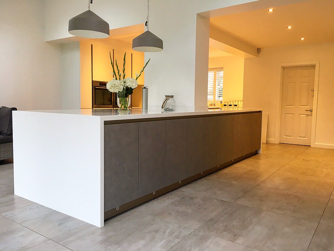 Timberfusion's tweet photo. Large #corian island and floor to ceiling #Schuller units #perfectliving #solidsurface #modern #comtemporary #igers #design #timberfusion https://t.co/qPFWF4705d