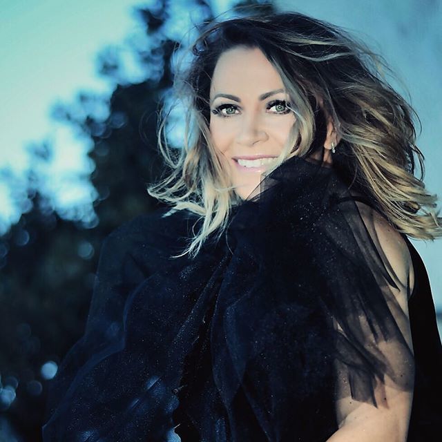 ShaniWehl's tweet photo. โGo forward in life with a twinkle in your eye and a smile on your face, but with great and strong purpose in your heart.โ ๐๐ธ #StrongButFeminine #LiveLife2TheFull #Purpose #Smile #ChooseLove #PerfectlyYou - #Photocredit @solwazikhumalo #CrayzeeSolPhoโฆ https://t.co/2NEz9hCCMs https://t.co/V4DfOhTipZ
