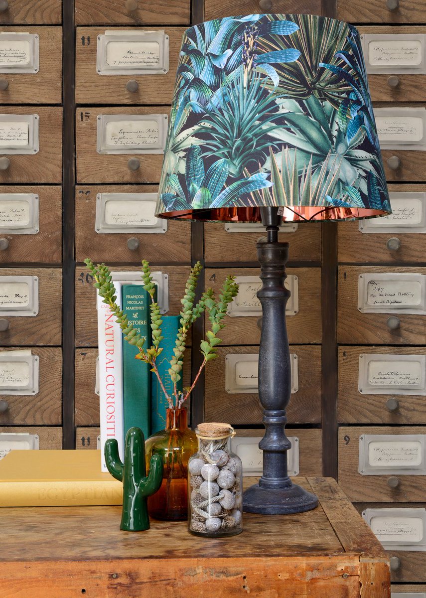 MINDTHEG13's tweet photo. 🌿 Green, lush vegetation is so on trend right now! You can refresh your home with this chic Lush Succulents linen lampshade by MindtheG. 🌵🧡 #mindtheg #lampshade #linen #chic #trendy #green #Saturday #vibes #fresh #copper #metallic #accents https://t.co/oFgnILZskU