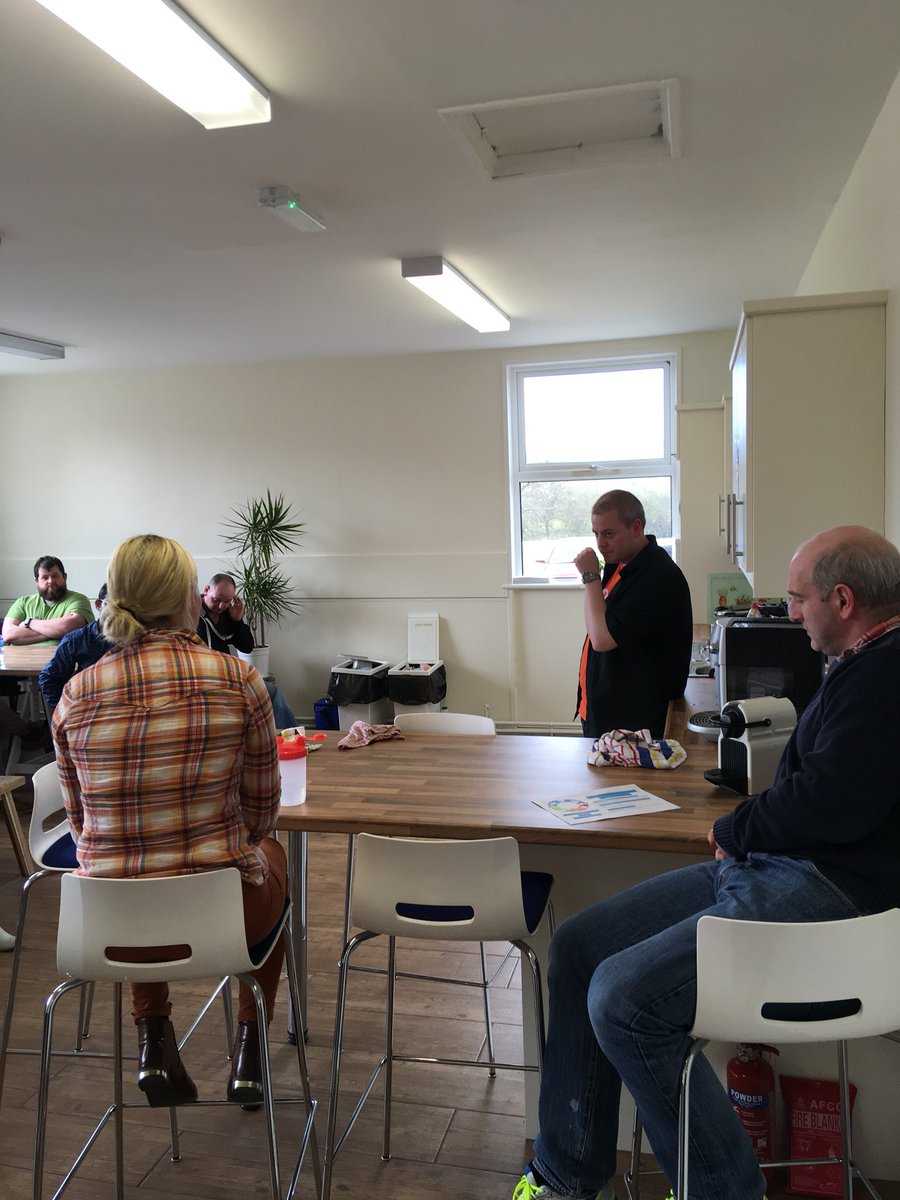Spearline_'s tweet photo. @spearline_aaron gave the team a talk on the benefits of practicing mindfulness both at home and at work #workwell18 https://t.co/sjS1dg0MvS