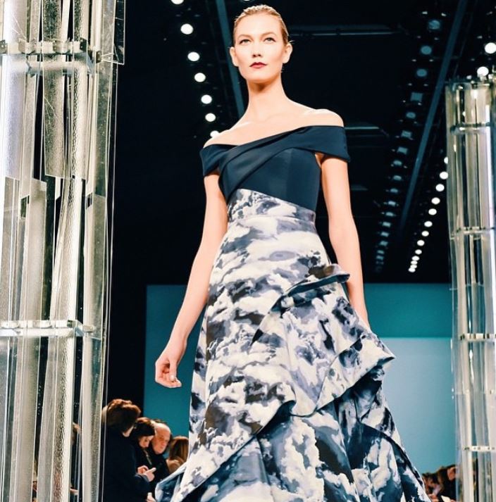 AuveauSkin's tweet photo. We love seeing all of the beauty during New York Fashion week.  Does anyone else watch the new lines and trends?  PC: #newyorkfashionweek 
.
.
.
#beskinsavvy #nyfashionweek #nyfashion2018 #beauty #skinsavvyusa #nyfashionweek2018 #nyfashion #newyorkfashionweek2018 #fashion #nyc https://t.co/1gONsXHrZi