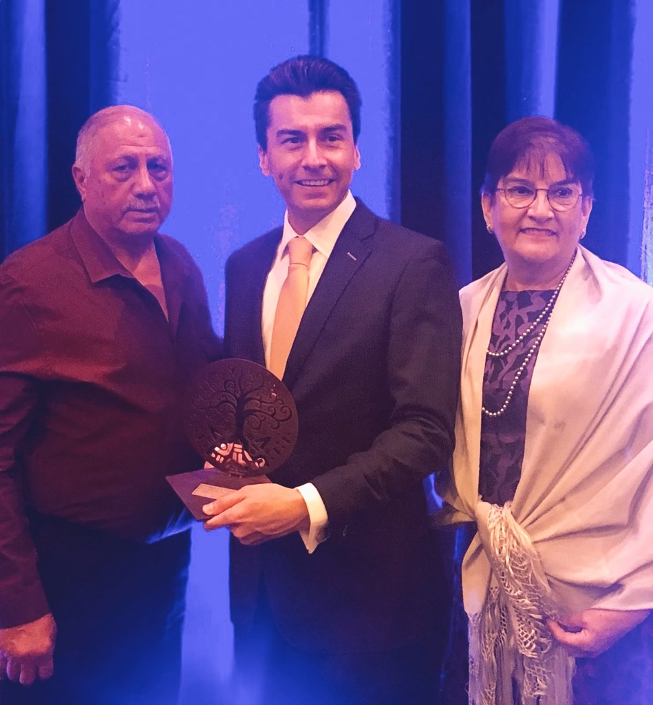 1marcolopez's tweet photo. Happy to have joined @CPLCdotORG at their #causeforchange #cplcDinner2018 awards ceremony. Check out my remarks here: https://t.co/Fv3NsRTDR1
Thank you @DavidAdameCPLC and board for your recognition and hard work. https://t.co/PiJJqYd96E