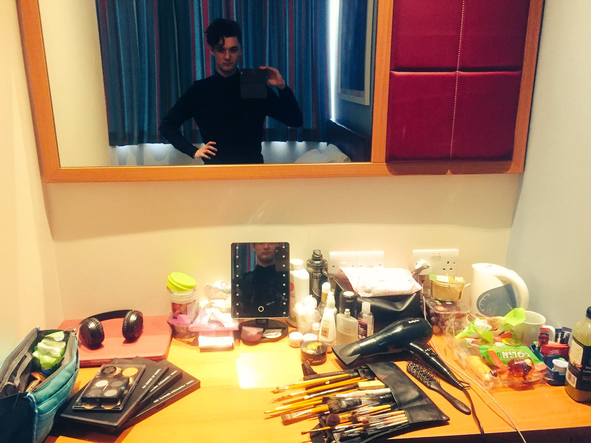 nimblepixeluk's tweet photo. I am so ready for tomorrow. #egxrezzed #cosplay #saturdayprep #settlingin https://t.co/hUx0G8a8za