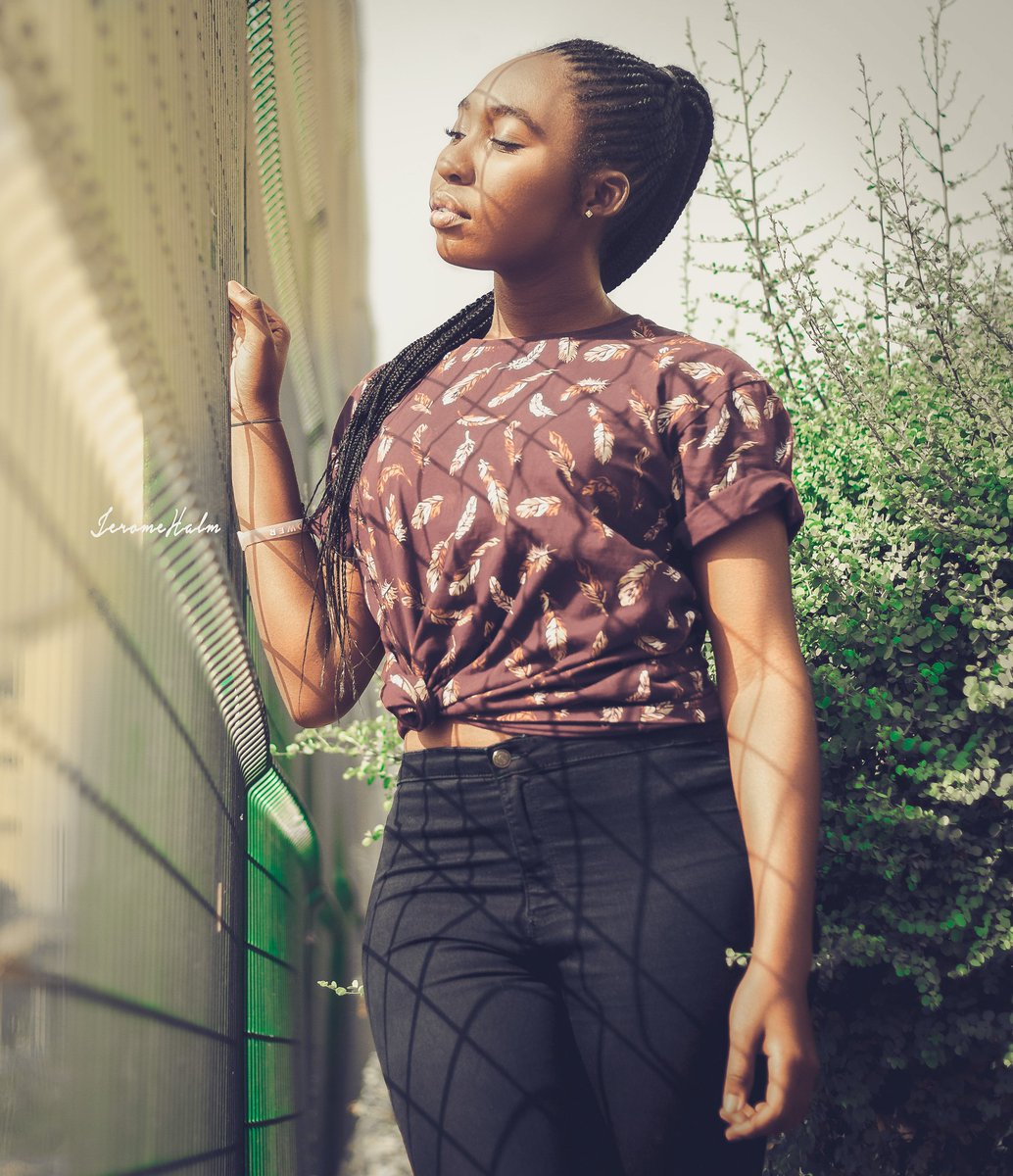 Jerome__Halm's tweet photo. Feel good FRIDAY 
Muse: @_nahna_got_this_
PC @jay_rommy 
#ghdamsels #africangirl #gorgeous #beautiful #fitgirl #prettygirl #beauty #prettygirls #beautifulwomen #eyecandy #prettydoctor #outdoors #FridayFeeling #friday https://t.co/uqfdgxS5zX