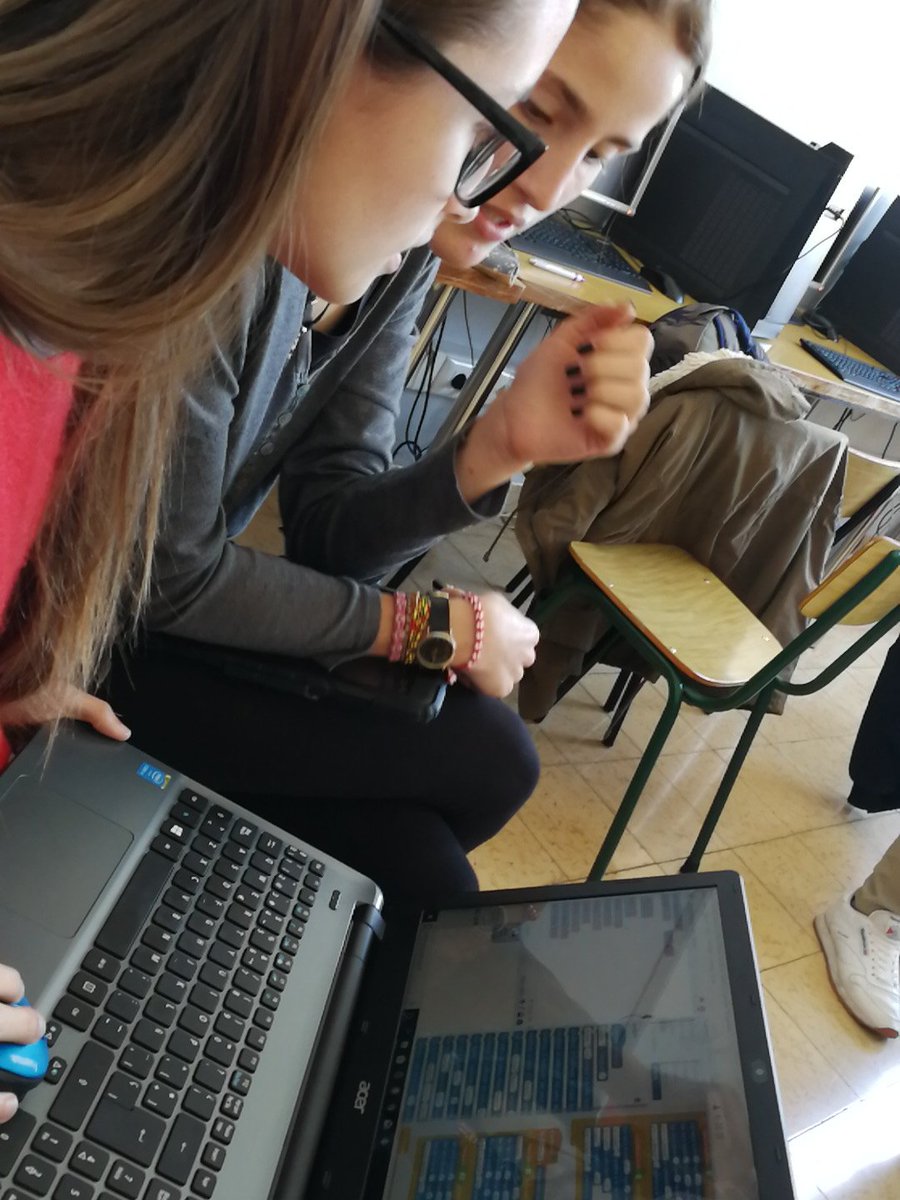 ConsolacionCas's tweet photo. ¿Quién va a ganar la competición de robots #informatica de #1bac A? @Roboteran_SL @roboticscorp1 @RobotWallas @GlobalSpainTech Lo sabremos en breve... #TIC #Roboticaeducativa #soyrobot #mBotRanger #Auriga #Arduino #ConsolaciónEduca https://t.co/ns03sBlQrc