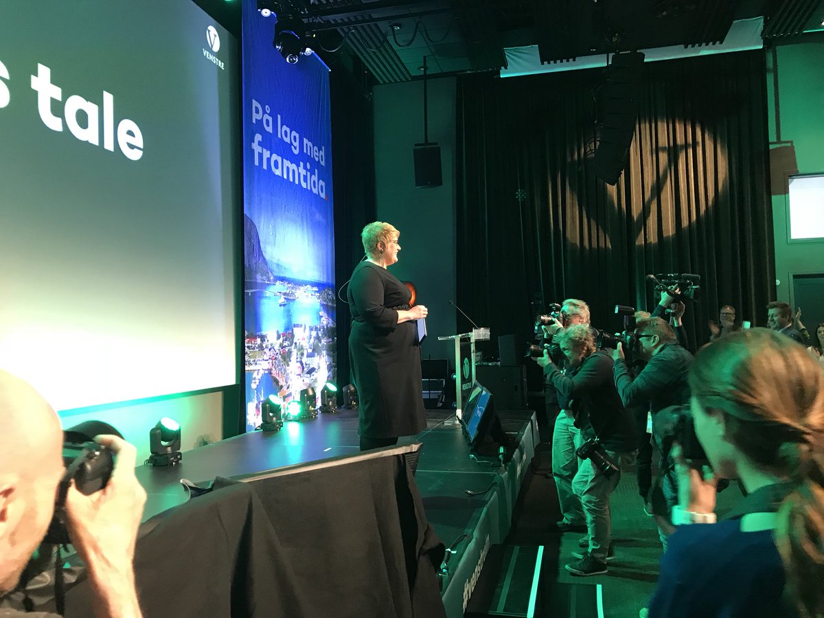 «Hjertelig velkommen til landsmøte i regjeringspartiet Venstre»! <a href="/Trinesg/">Trine Skei Grande</a> #venstrelm
Se talen direkte på venstre.no/direkte