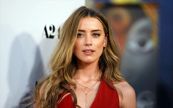 naftemporikigr's tweet photo. Η Amber Heard δώρισε μέρος του ποσού που πήρε από το διαζύγιό της  https://t.co/aucNf4psQ7 #amberheard #ImWithAmber #heard #amber #johnnydepp  #depp #chla https://t.co/nAMVnlN1Wg