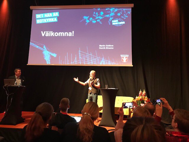 PelleKassman's tweet photo. Henrik Einemo & Martin Gråfors från verksamhetsområde Förskolan i #Botkyrka föreläser och engagerar om hur digitalisering möjlighör världsmedborgarskap #botkyrkaskola #SETT18 #FutureReady https://t.co/iNJs5Y3uwe