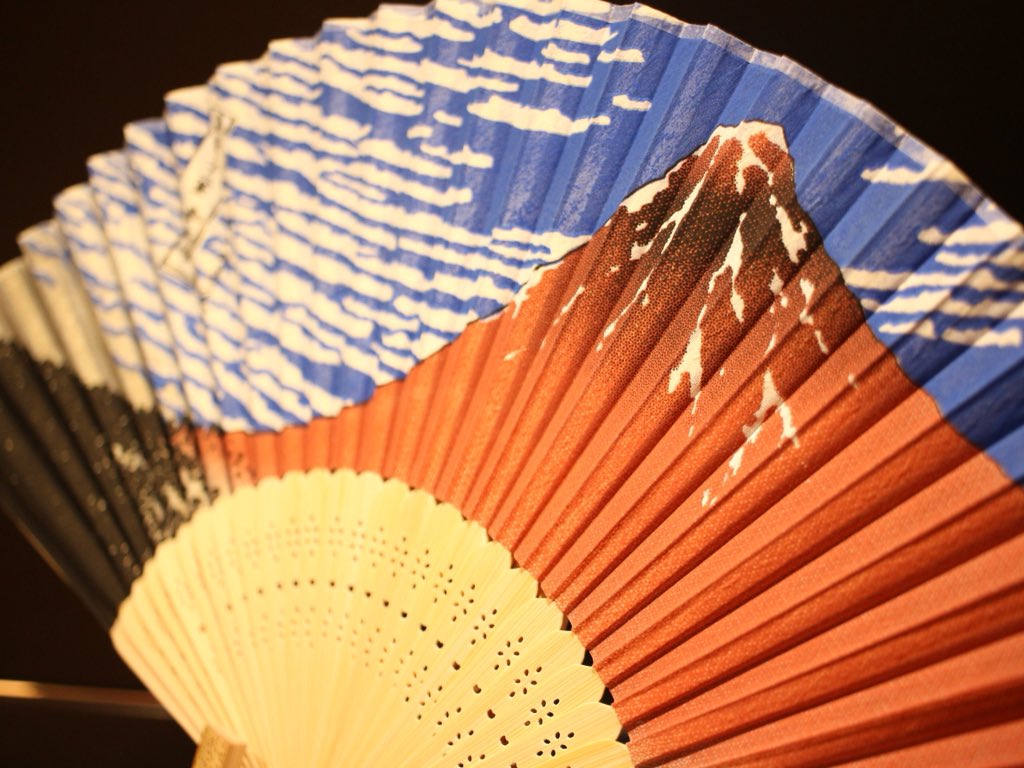 WasoukanEurope's tweet photo. New arrivals in shop!! Two designs of #foldingfan with pattern of #ukiyoe ,the Japanese woodblock prints, by #hokusai are on sale.

#japan #japanese #wasoukan #london #uk #unitedkingdom #fashion #style #outfit #tea #modern #nottinghill #portobello #westbournebrove #kimono #matcha https://t.co/HEddRYhMhk