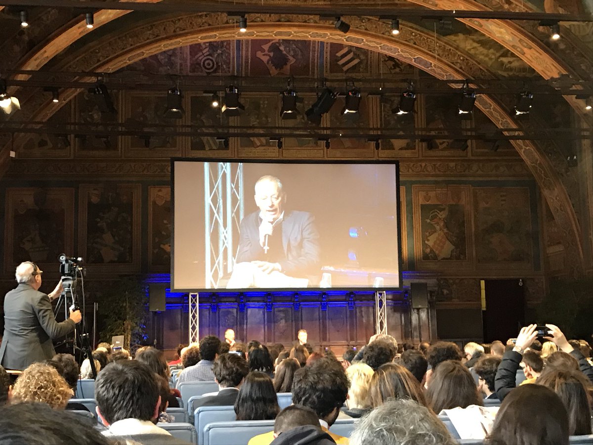 mariacattini's tweet photo. Retweeted Alessia (@alybelieber94):
Il traditore. Mafia, politica e giustizia. Lirio Abbate e Peter Gomez a Palazzo dei Priori. #saladeinotari #IJF18 #gNeLabers #gnelabjr #mafia @gNellerba https://t.co/frVt9cKgag